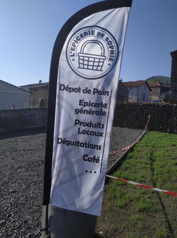 Nid Sous Le Volcan Saint-Sandoux Exterior photo